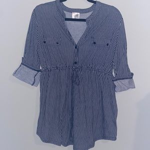I’m selling a Large Navy/white maternity quarter sleeved tunic from Siren Lily.